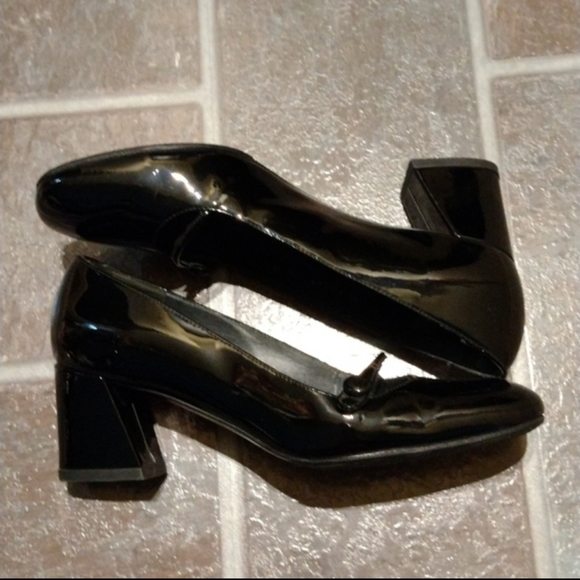 Stuart Weitzman Black patent leather block heel mary Jane size 6. - Picture 4 of 7